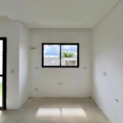 Triplex com 3 quartos e suíte no Cajuru