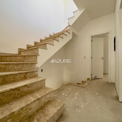 Triplex com 3 quartos e suíte no Cajuru