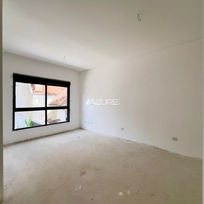 Triplex com 3 quartos e suíte no Cajuru