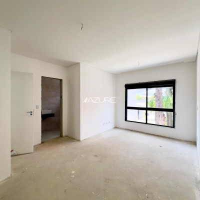 Triplex com 3 quartos e suíte no Cajuru