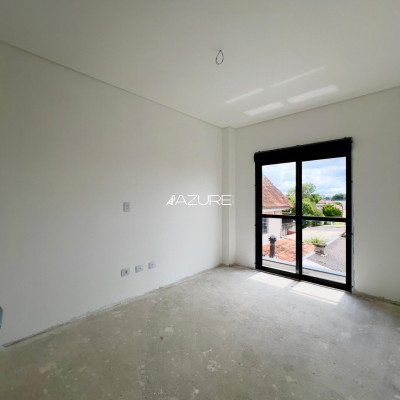 Triplex com 3 quartos e suíte no Cajuru