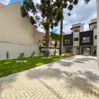 Triplex com 3 quartos e suíte no Cajuru