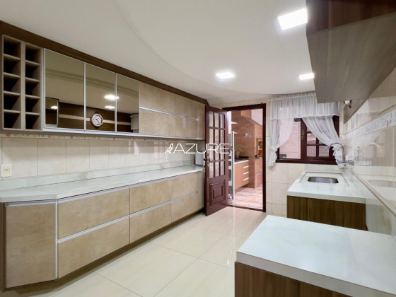 Casa térrea com 4 quartos no bairro Portão