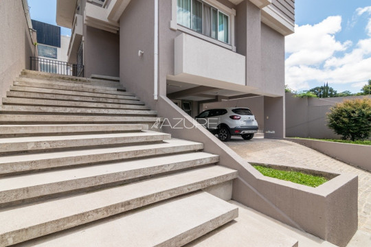 Sobrado Triplex com 4 quartos em Santa Felicidade