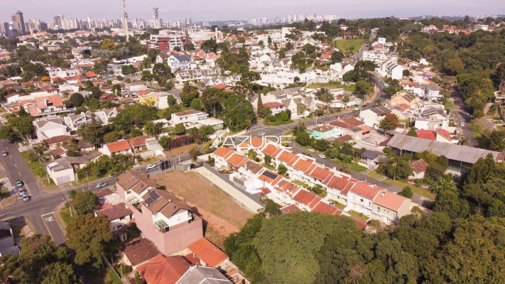 Lote em Condomínio Fechado na Rua Teffé