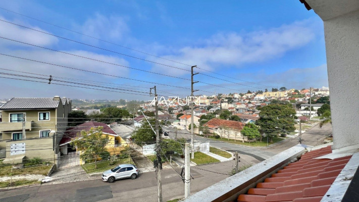 Triplex novo de frente para rua, no Bairro Alto