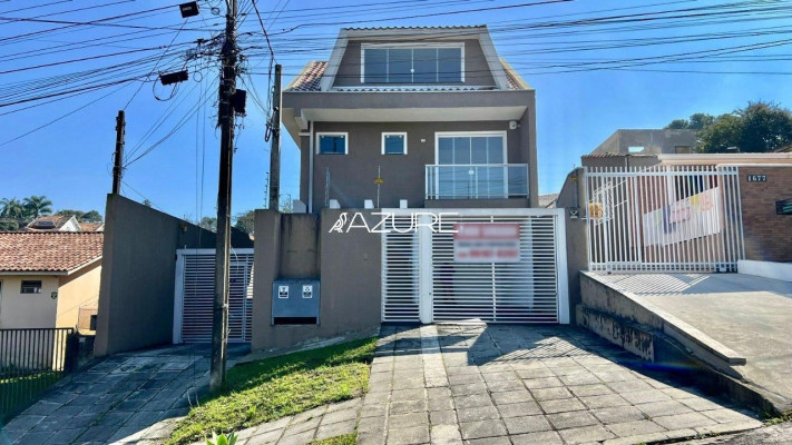 Triplex novo de frente para rua, no Bairro Alto