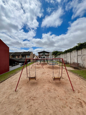 Sobrado, em condomínio, no Santa Cândida.