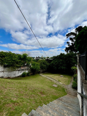 Sobrado, em condomínio, no Santa Cândida.