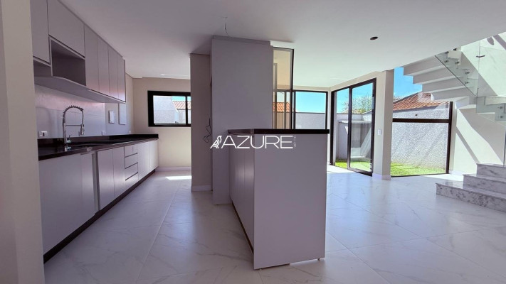 Triplex com 3 quartos em Santa Felicidade