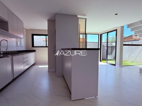Triplex com 3 quartos em Santa Felicidade