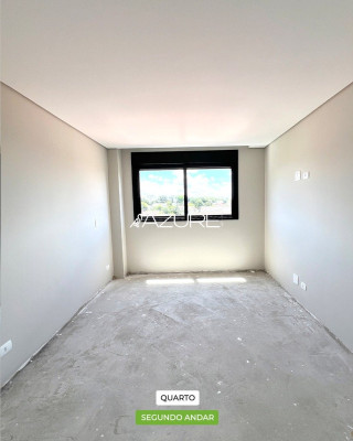 Triplex com 3 quartos em Santa Felicidade