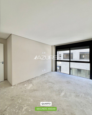 Triplex com 3 quartos em Santa Felicidade