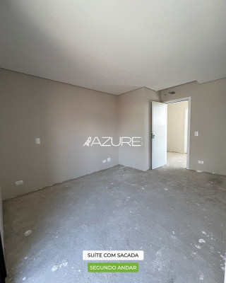 Triplex com 3 quartos em Santa Felicidade