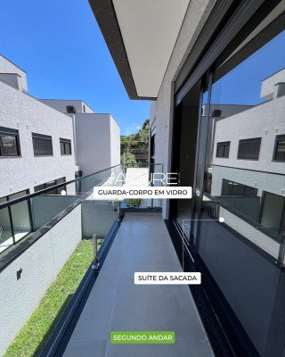 Triplex com 3 quartos em Santa Felicidade