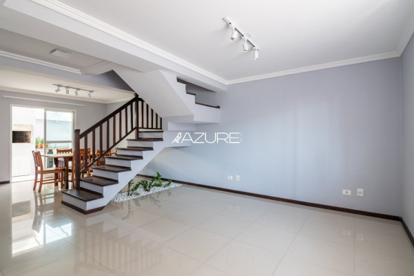 Amplo sobrado em Santa Felicidade