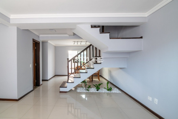 Amplo sobrado em Santa Felicidade