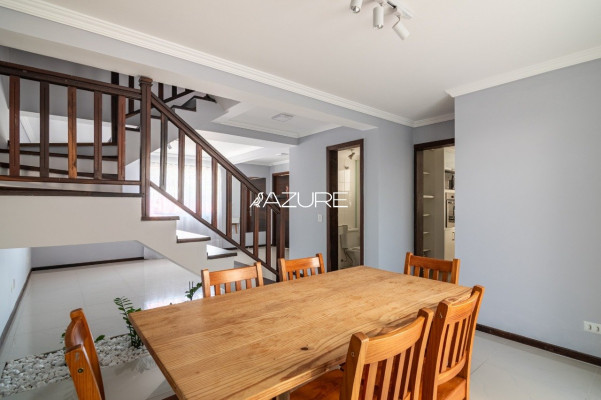 Amplo sobrado em Santa Felicidade