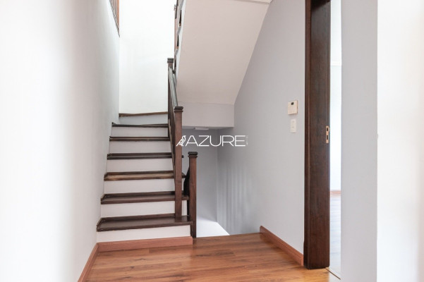 Amplo sobrado em Santa Felicidade