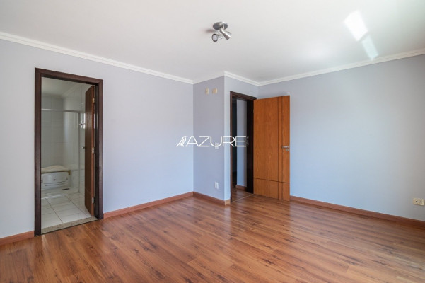 Amplo sobrado em Santa Felicidade