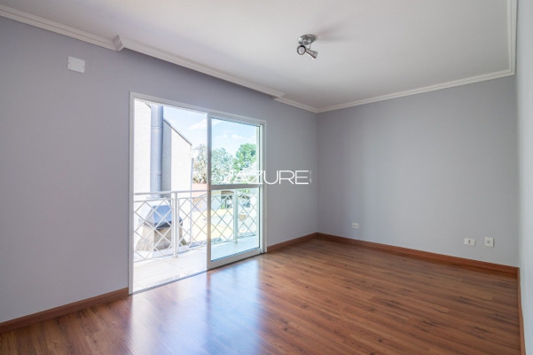 Amplo sobrado em Santa Felicidade