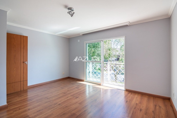 Amplo sobrado em Santa Felicidade