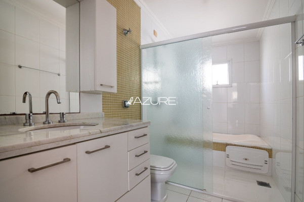 Amplo sobrado em Santa Felicidade