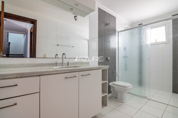 Amplo sobrado em Santa Felicidade