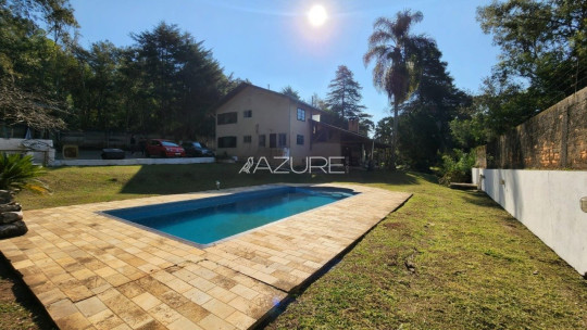 Casa com Piscina em Pinhais à Venda