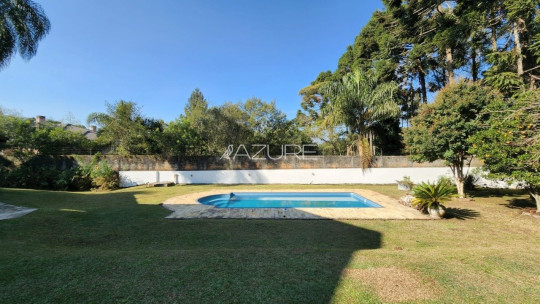 Casa com Piscina em Pinhais à Venda