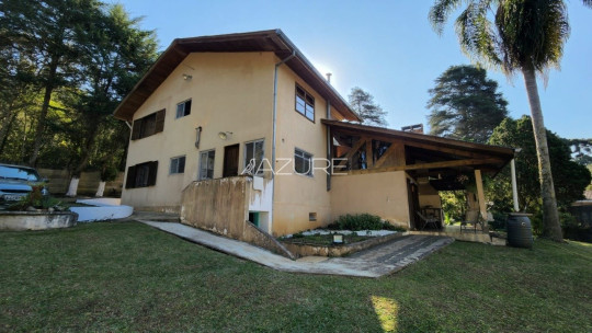 Casa com Piscina em Pinhais à Venda