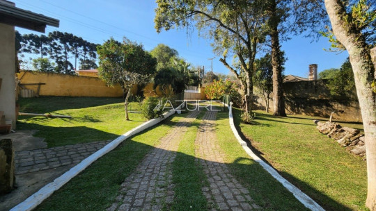 Casa com Piscina em Pinhais à Venda