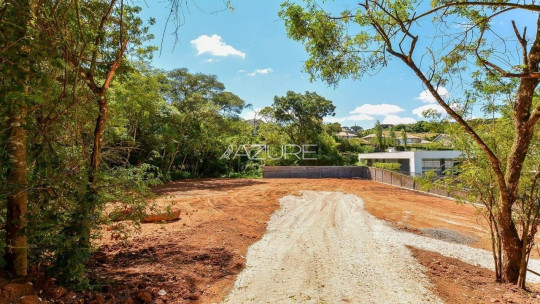 Terreno a venda ao lado do Parque Tanguá