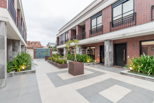 CASA ESTILO TOWNHOUSE COM BOULEVARD NO ÁGUA VERDE